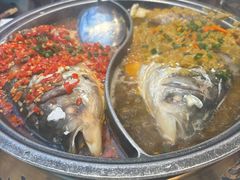 -阿瓦山寨·湘菜现炒·剁椒鱼头王(咸阳总店)