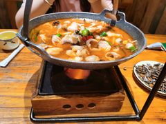 -老滇山寨•云南特色菜•地方菜•民族风情歌舞表演(金碧店)