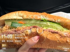 -Bánh Mì Huynh Hoa