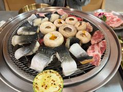 -围炉肉舍•炭烤活鳗•丹东海鲜烤肉(步行街店)