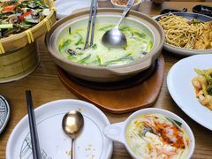 -云海肴·汽锅鸡·云南菜(天山百盛优客店)