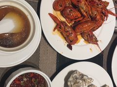-大中华希尔顿酒店-念自助餐·嗨啤·小龙虾