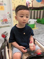 -爆米花儿童美发乐园