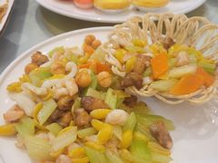 猪脆骨虾仁炒芹菜-临江酒店-中餐厅