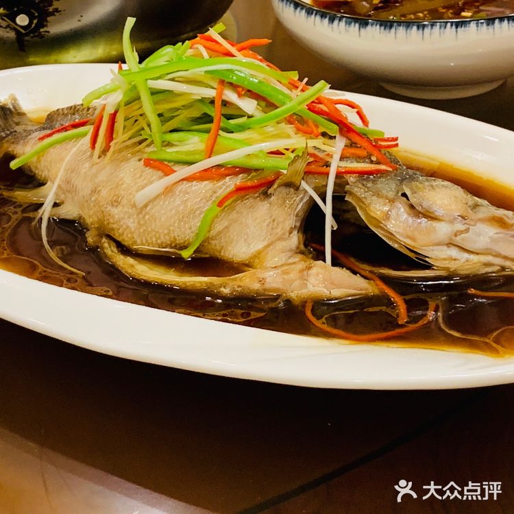 猪耳朵，牛头肉，凉粉，都不错，西湖牛肉羹，肚丝汤
