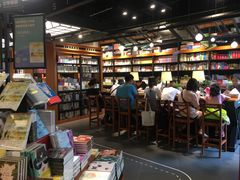 -西西弗书店&矢量咖啡(凯德晶萃广场店)