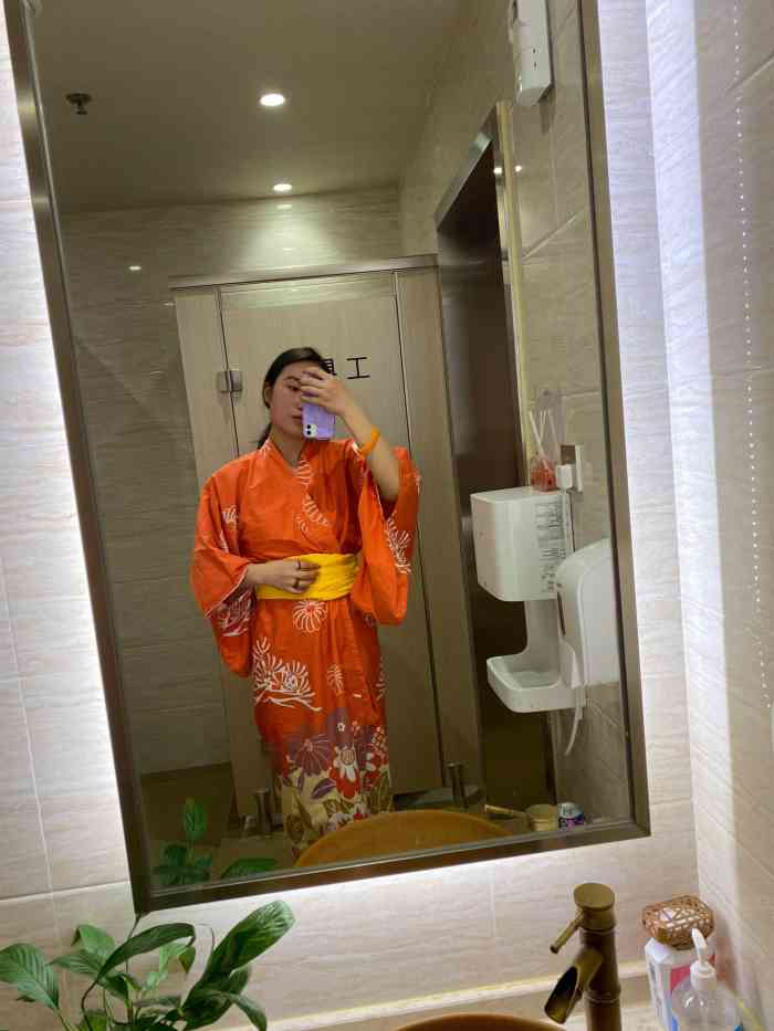 服务很好迎客送客都是讲日语的环境好室外温泉好看玩