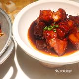 果然名不虚传，筱爷叔位于云廊黄金铺位，一眼就找到了