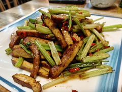 芹菜炒香干-得仁酒家(东四十一条店)