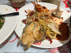 -肥肥虾庄·金牌油焖大虾(汉街SKP店)