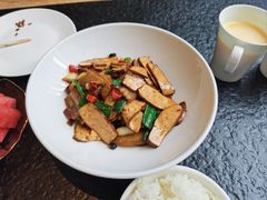 -鱼鲜饭香·招牌汽锅剁椒鱼头王