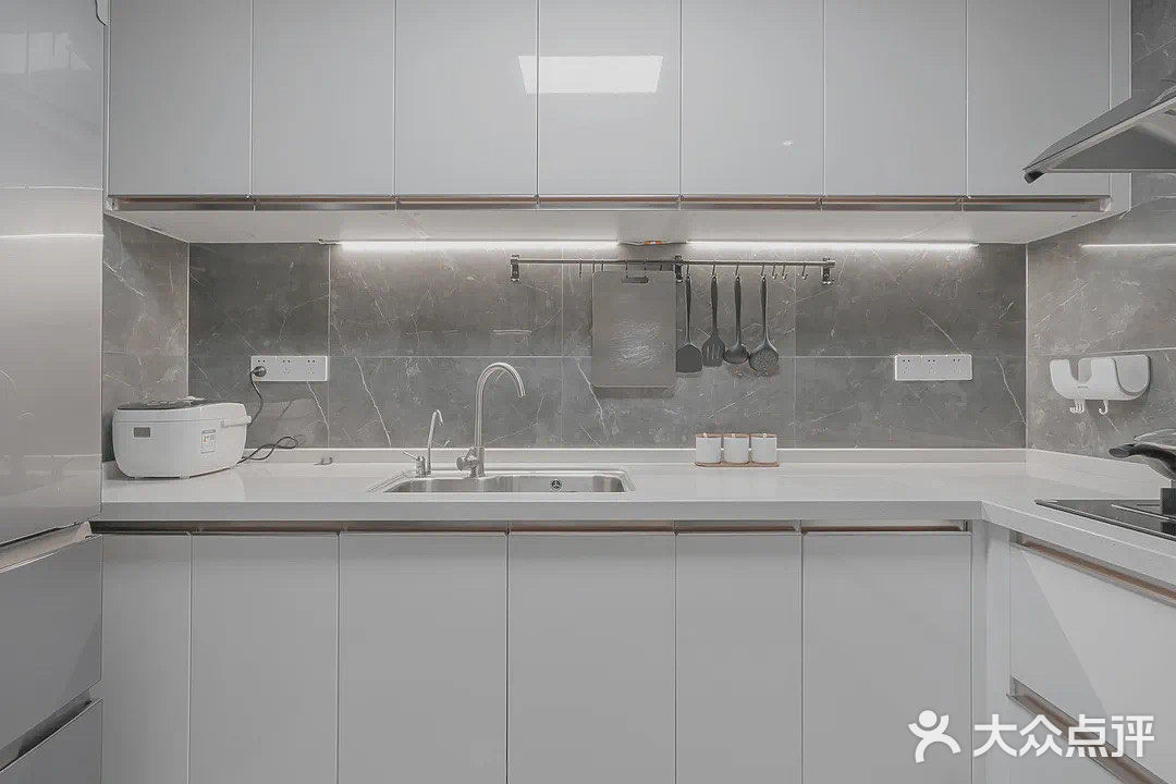 4室2厅3卫跃层里的那些通天柜