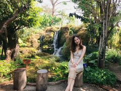 -Chom Cafe and Restaurant