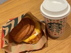 -星巴克臻选(上海中环广场2F店)