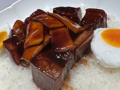 咸蛋茨菰红烧肉-屋里厢上海菜馆