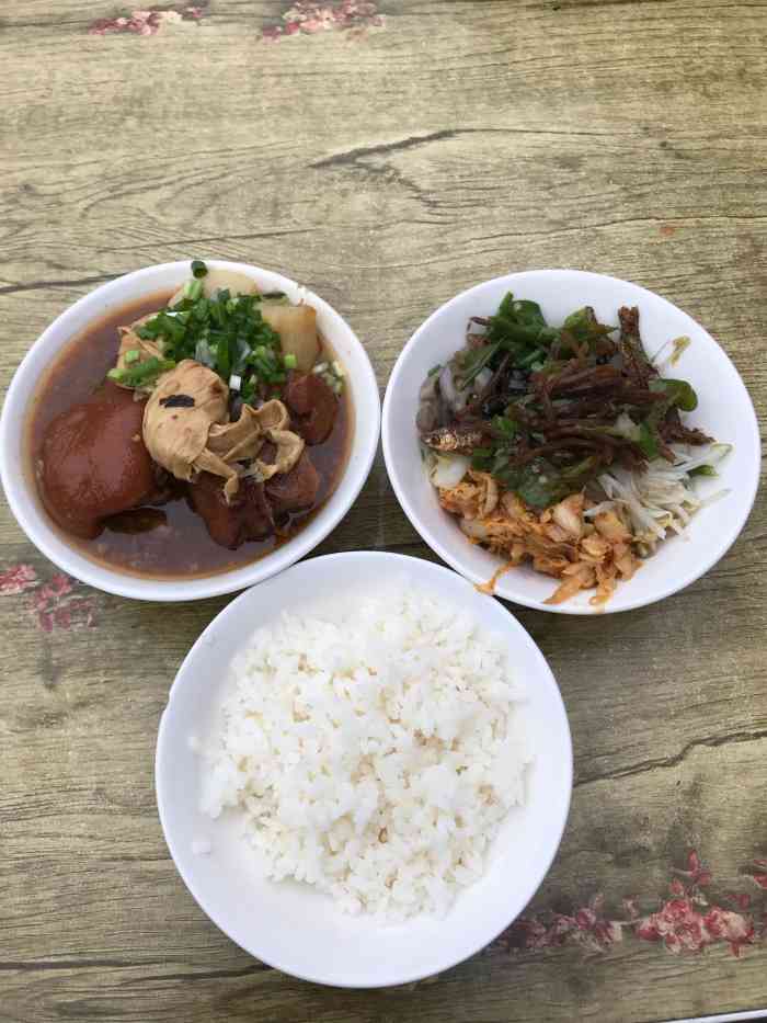 马坪老汪拐子饭(随州总店[薄荷]环境:传统快餐店,讲究环境的就算.