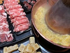 -果松木炭酸菜铜火锅·外婆参鸡汤