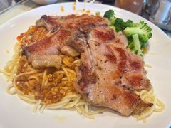 鲜茄肉酱猪扒配-励扬冰室(天一商城店)
