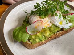 牛油果温泉蛋吐司-O'mills Sourdough Bakery&Bistro(永嘉路店)