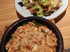 三文鱼石锅炒饭-隐泉之语日式料理(王府中环店)