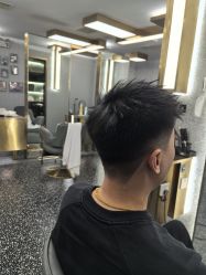 -即型男士理发工作室