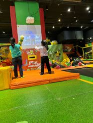 -蹦蹦跳跳(新奥购物中心店)