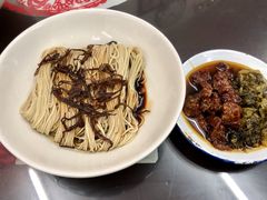 葱油拌面配辣酱雪菜-逸桂禾面馆