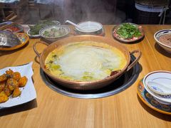 -洱火云南酸菜牛肉火锅(石景山当代商城店)