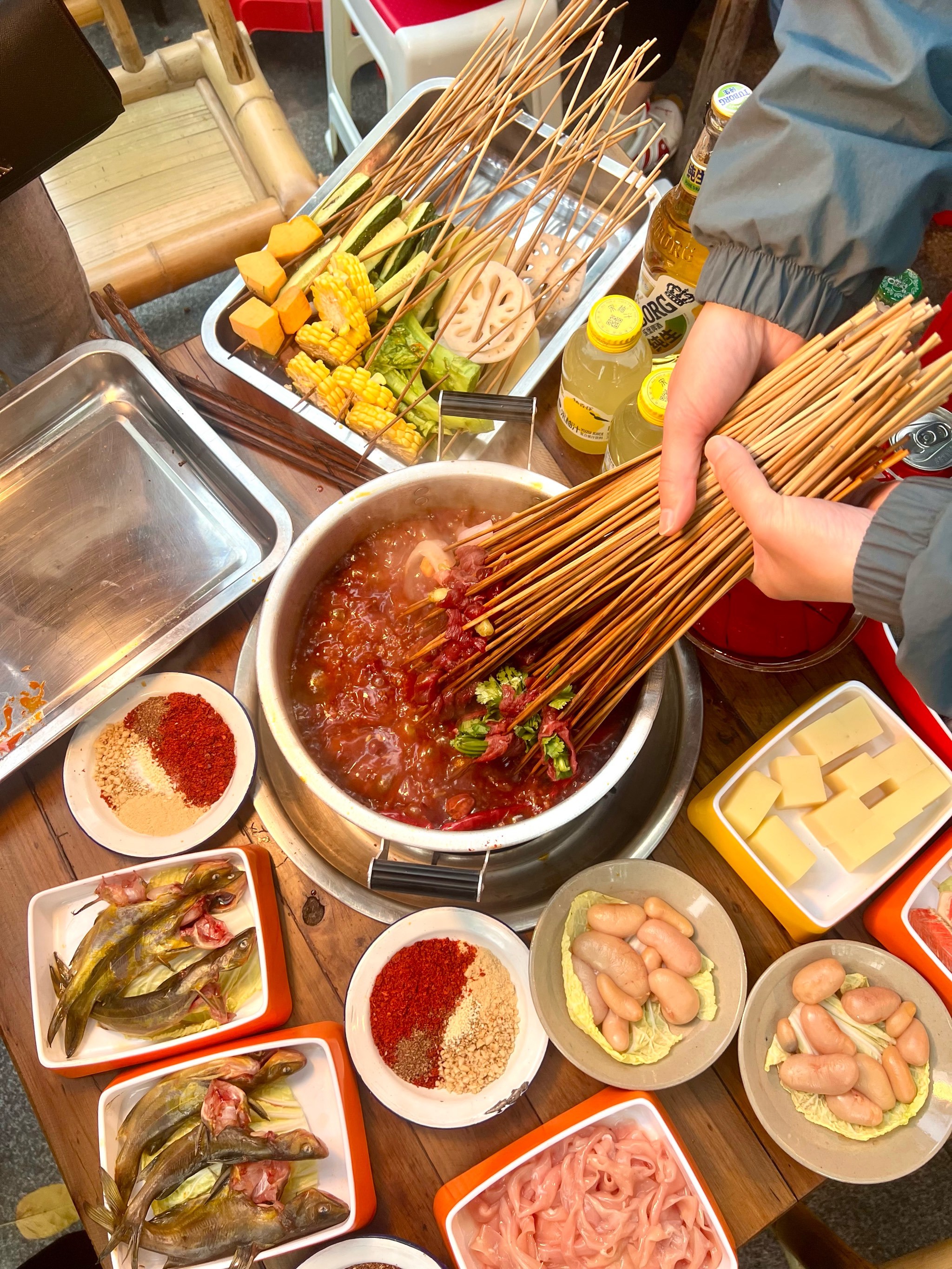 成都市井的锑锅串串