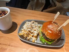 -三勾JJJ Burger&Coffee(梅溪湖店)