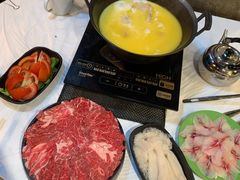 -鲜入围煮花胶鸡海鲜火锅