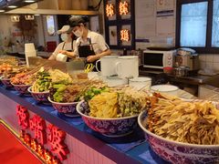 自助取餐区-八一路好吃街