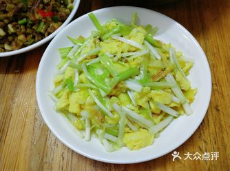 好赞，牛肉也是腌制的好嫩。第一次吃韭黄炒鸡蛋