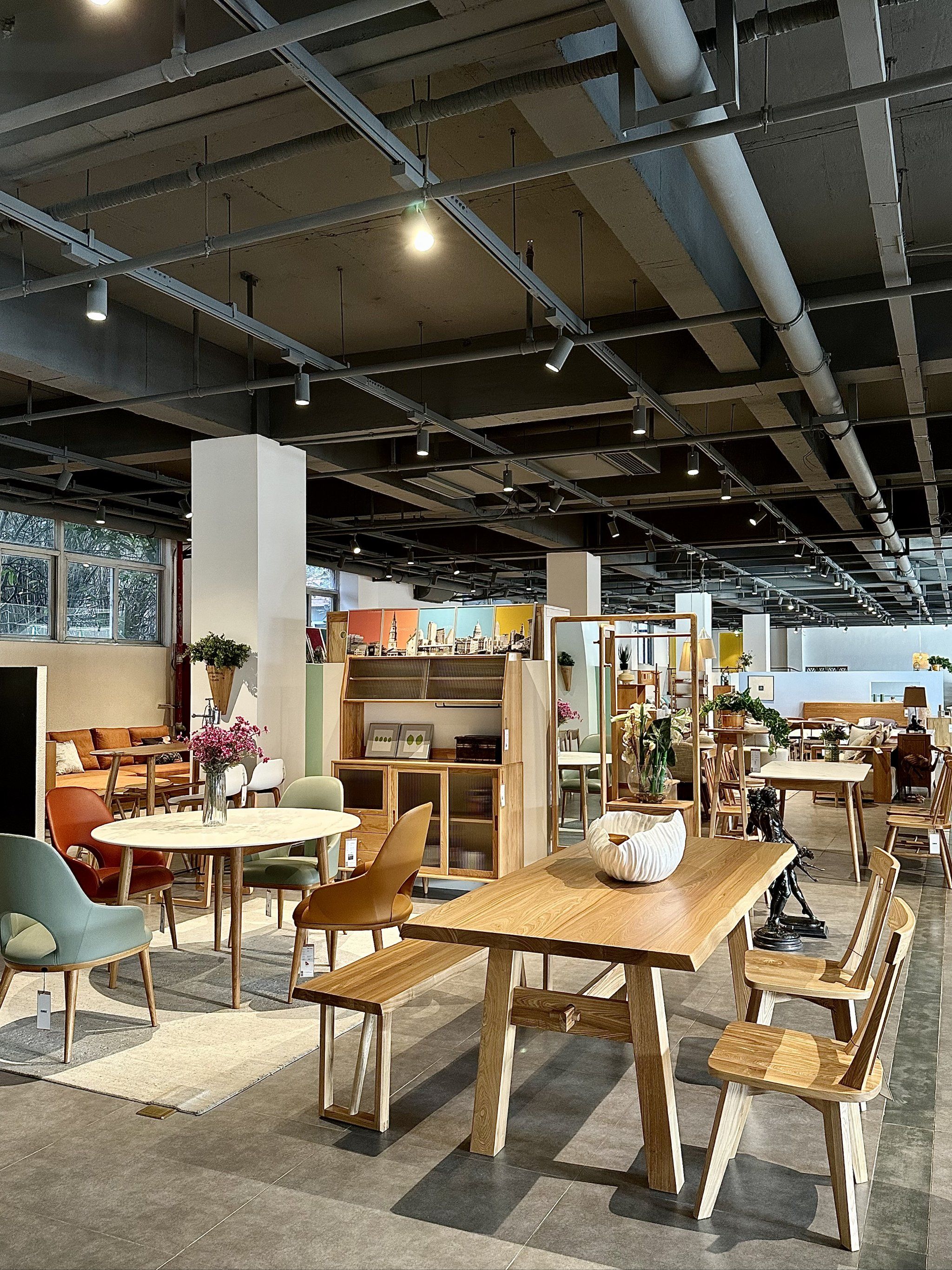 【家具仓储店,年轻人的家居天地】