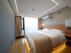 -闲隅江景艺术酒店(解放碑洪崖洞总店)
