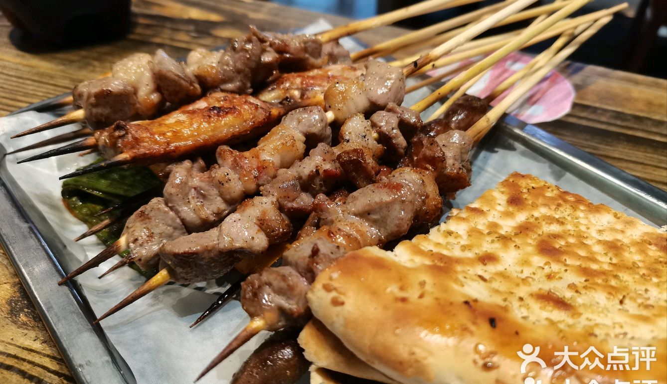 水城路上2家百吃不厌的羊肉串小店