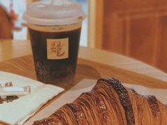 原味可颂-天井·丑面包搭咖啡