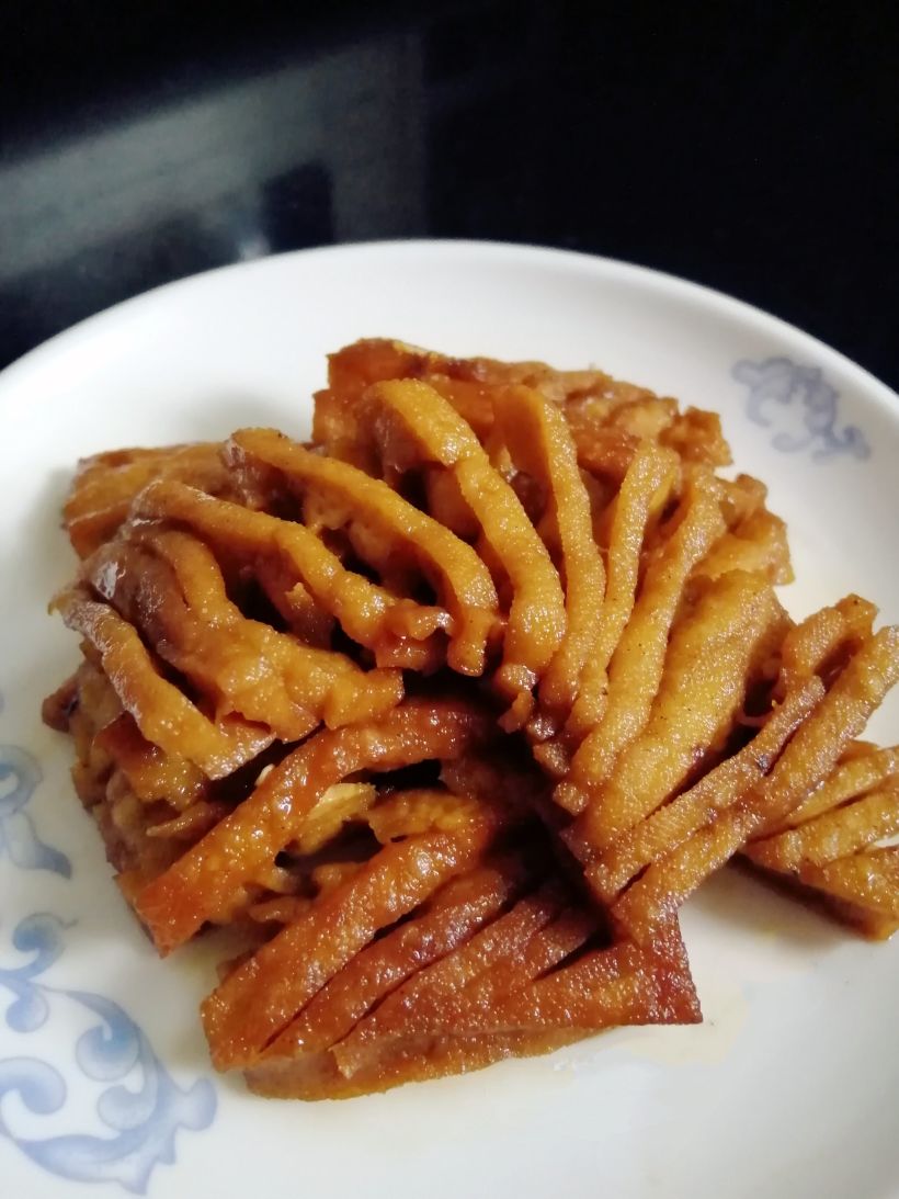 回味儿时街头小吃~香辣兰花干