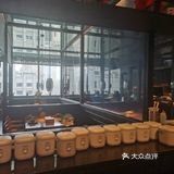 这次吃群光广场店。直升电梯至九楼，出来入目就是门店