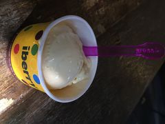 榴莲冰淇淋-莓园冰淇淋店