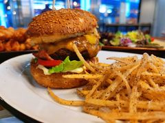 27&nbsp;牛肉汉堡-HELLO 27 意面·沙拉·帕尼尼