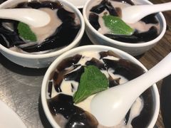 -龙巢盱眙龙虾·牛蛙·烧烤宵夜(八卦岭店)