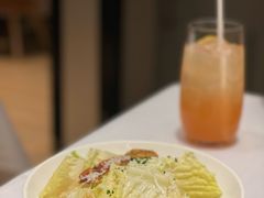 经典凯撒沙拉配香脆火腿-WOLFGANG PUCK KITCHEN & BAR(迪士尼小镇店)
