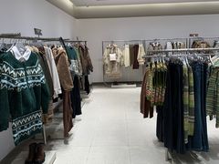 -URBAN REVIVO(七宝领展广场店)