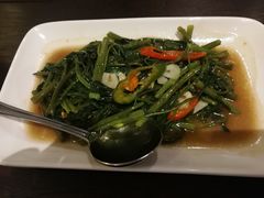 -Chom Cafe and Restaurant