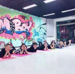 点击看大图 -TOMBOY爵士舞韩舞舞社
