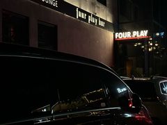 -FOUR PLAY BAR