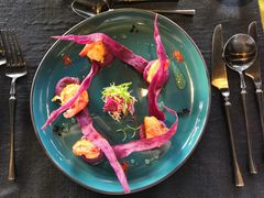 煎虾配紫薯泥薯片及姜味柠檬汁-AZUL by FUEL蓝色·法式酒馆(琶醍店)