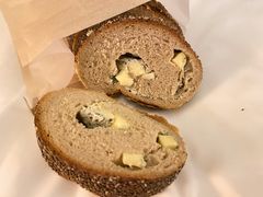 古麥黑松露芝士包-Ole 面包房(华润万象城店)