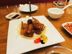 脆皮乳鸽-青岛海景花园大酒店·白果树餐厅青岛菜